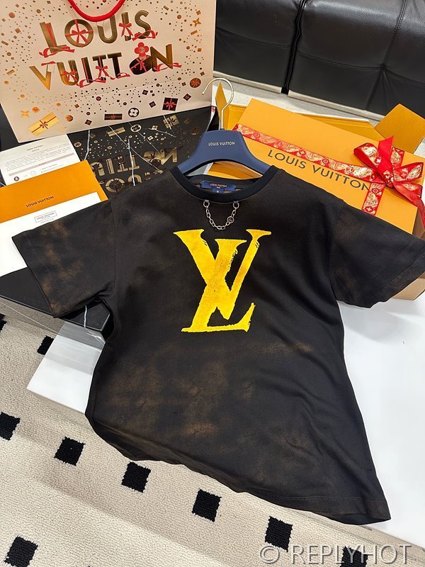 루이비통 lv프린팅 체인 반팔 [매장가 240만원대]