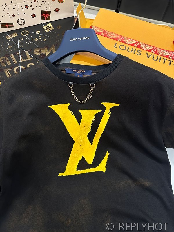 루이비통 lv프린팅 체인 반팔 [매장가 240만원대]