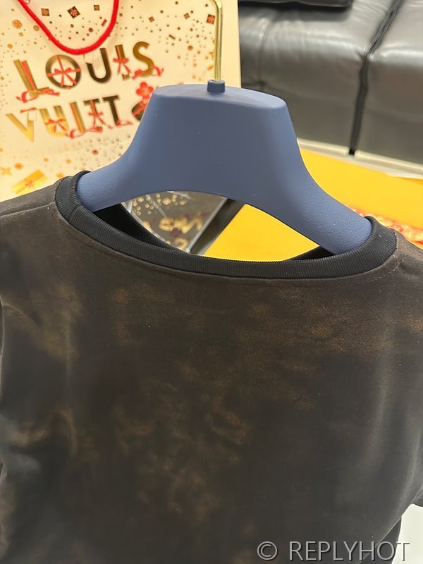 루이비통 lv프린팅 체인 반팔 [매장가 240만원대]