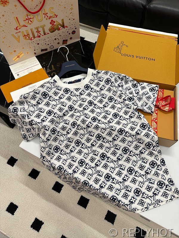 루이비통 반팔 [매장가 240만원대]