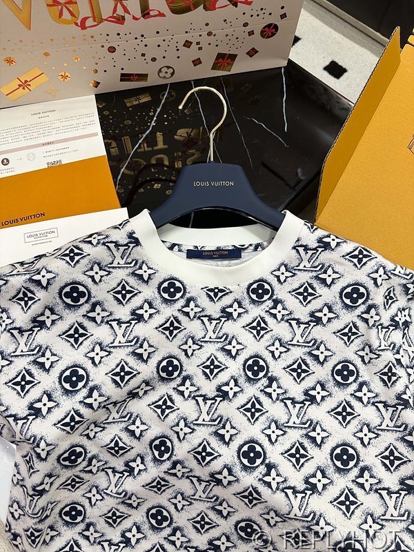루이비통 반팔 [매장가 240만원대]