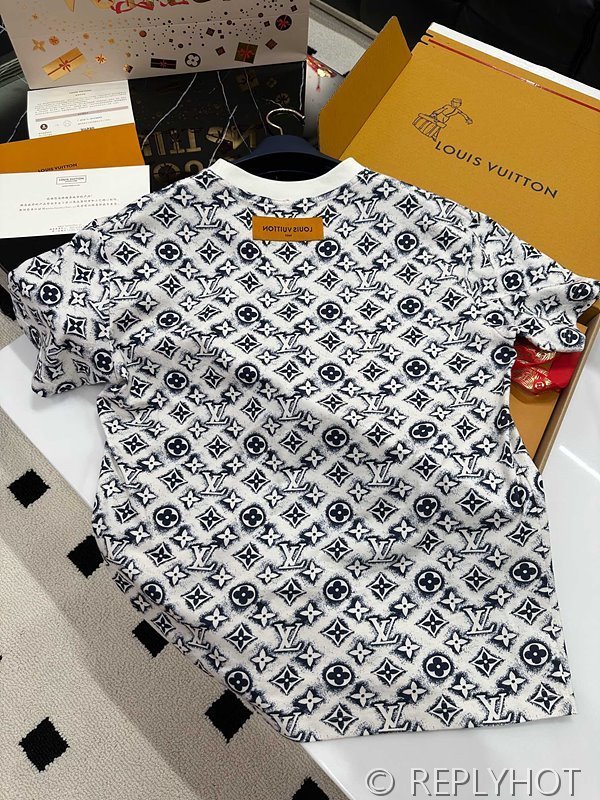 루이비통 반팔 [매장가 240만원대]