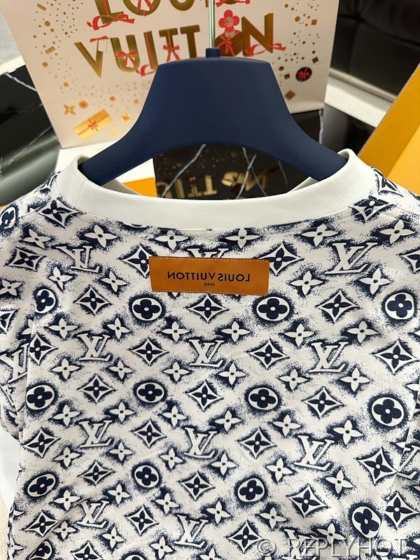 루이비통 반팔 [매장가 240만원대]