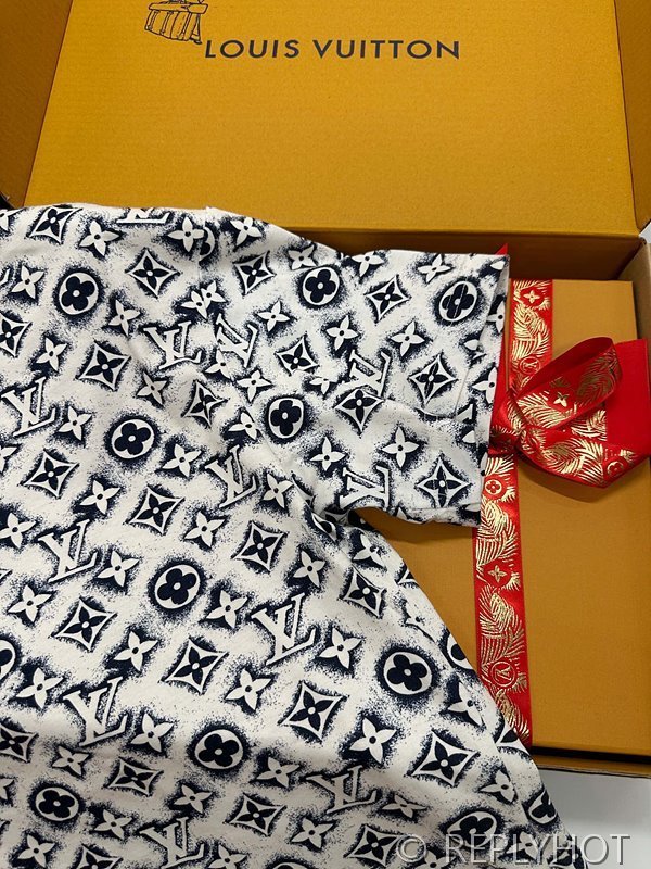 루이비통 반팔 [매장가 240만원대]