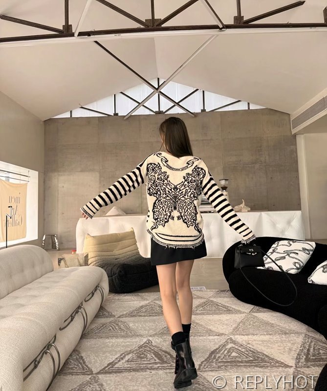 디올 나비자수 스트라이프 니트 [매장가 390만원대]