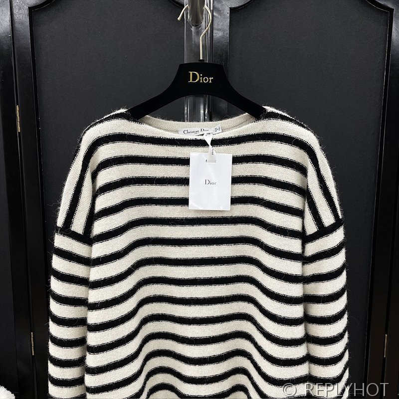 디올 나비자수 스트라이프 니트 [매장가 390만원대]
