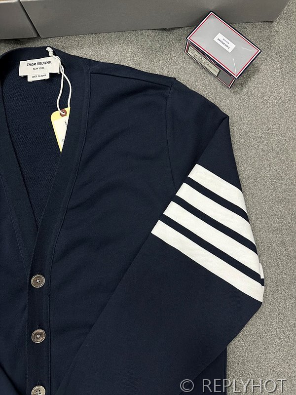 톰브라운 루프백 브이넥 네이비 가디건 [매장가 150만원대]