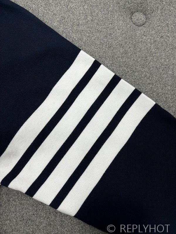 톰브라운 루프백 브이넥 네이비 가디건 [매장가 150만원대]