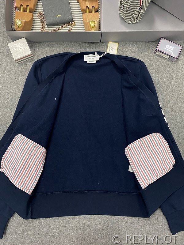 톰브라운 루프백 브이넥 네이비 가디건 [매장가 150만원대]