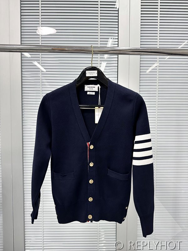 톰브라운 4바 금장 네이비 가디건 [매장가 180만원대]