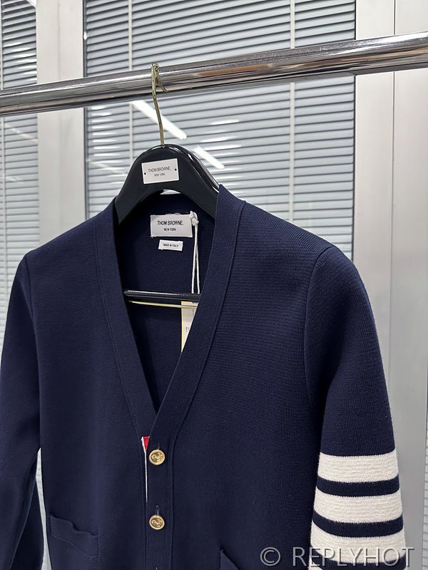 톰브라운 4바 금장 네이비 가디건 [매장가 180만원대]