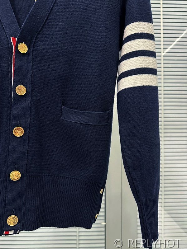 톰브라운 4바 금장 네이비 가디건 [매장가 180만원대]