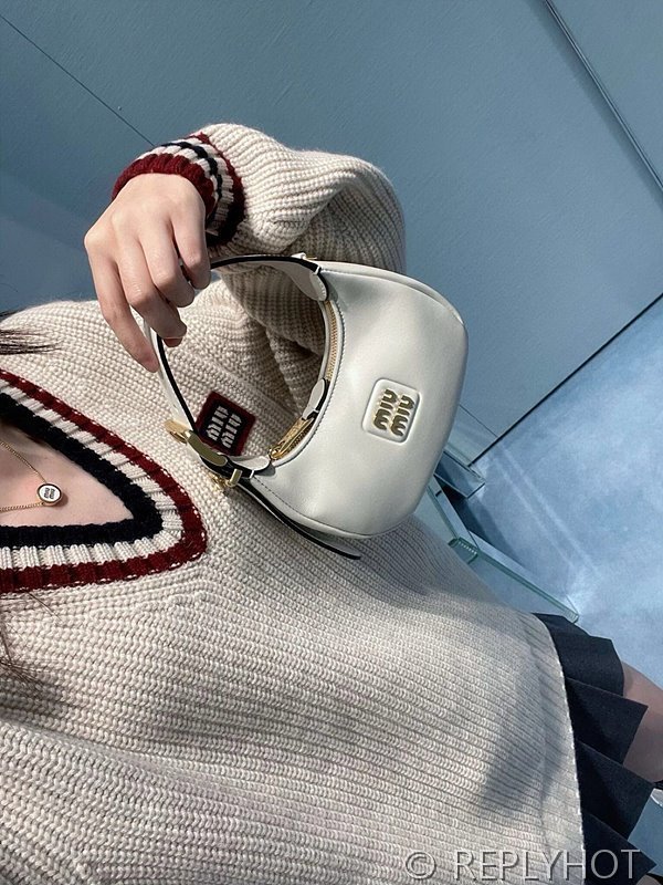 미우미우 스웨트 V넥 니트