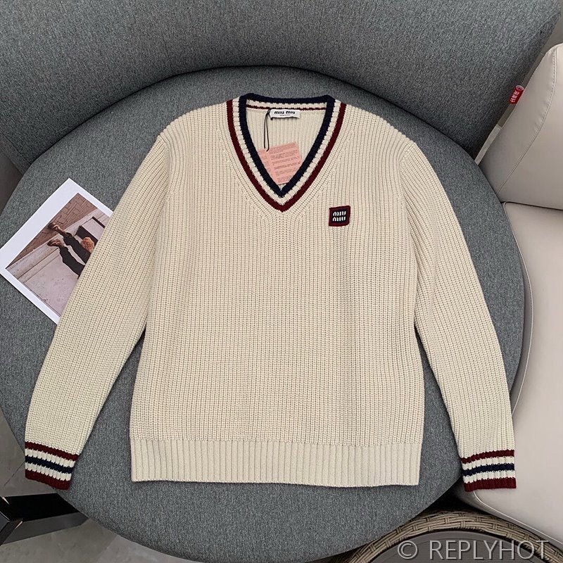 미우미우 스웨트 V넥 니트
