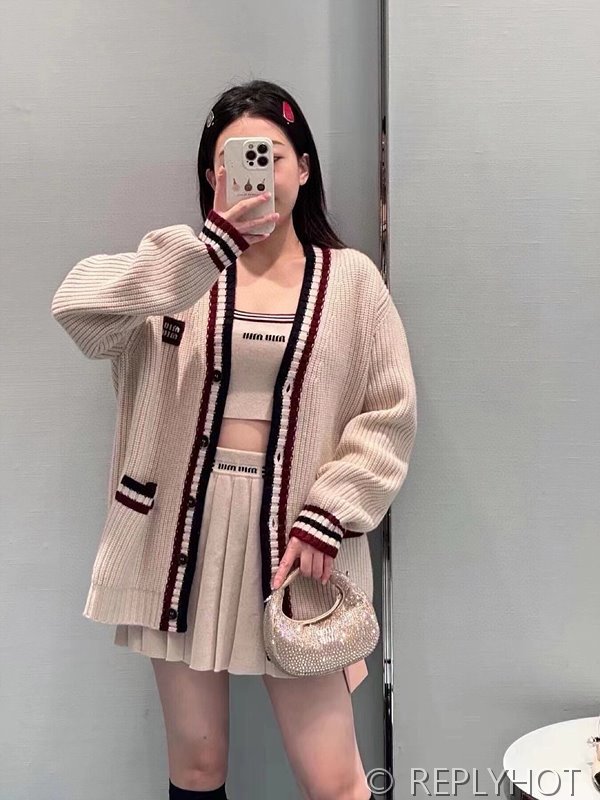 미우미우 V넥 스트라이프 스웨트 가디건