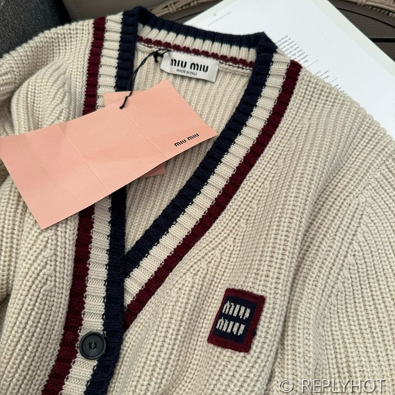 미우미우 V넥 스트라이프 스웨트 가디건