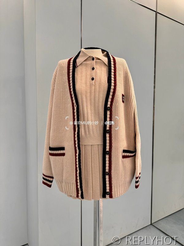 미우미우 V넥 스트라이프 스웨트 가디건