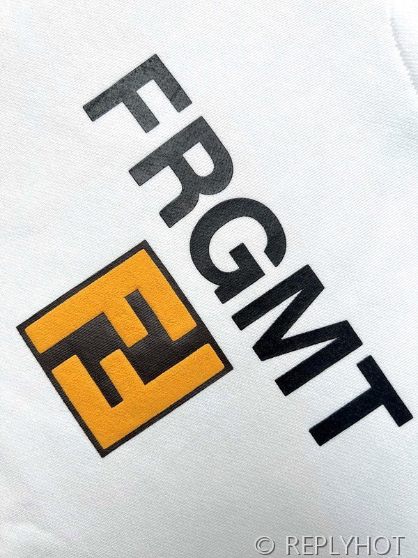 펜디 포켓몬콜라보 후드티 2COLOR (남여공용) [매장가 260만원대]