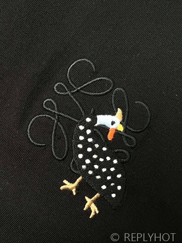 로에베×수나 조인트 뿔닭 반팔(남여공용) [매장가 150만원대]