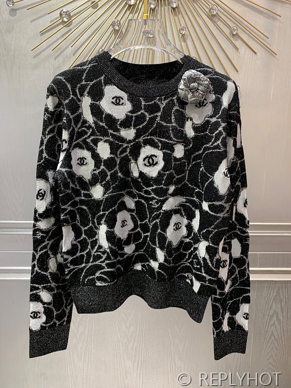 샤넬 로고 꽃장식 니트 [매장가 680만원대]