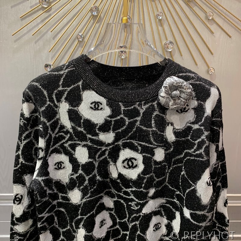 샤넬 로고 꽃장식 니트 [매장가 680만원대]