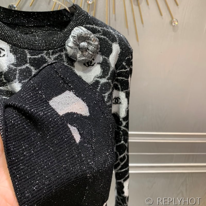 샤넬 로고 꽃장식 니트 [매장가 680만원대]