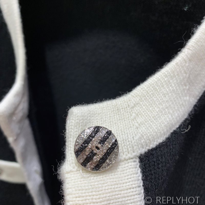 샤넬 캐시미어 가디건 [매장가 650만원대]