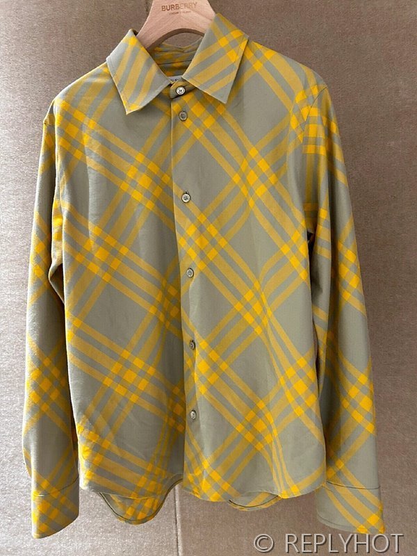 버버리 체크 셔츠[매장가 260만원대]
