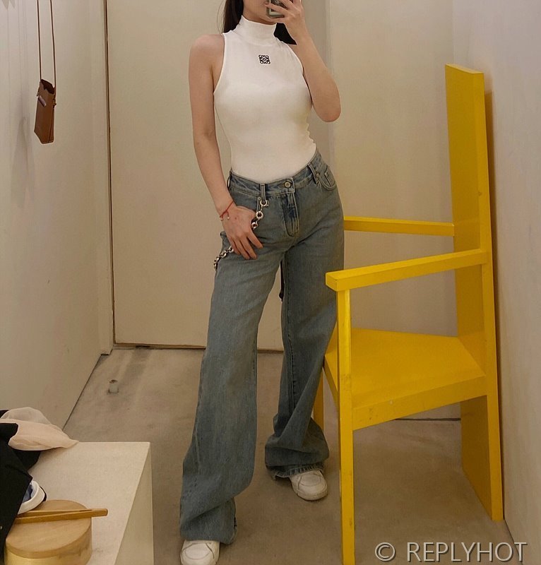 로에베 로고 자수 스탠드 칼라 슬림 조끼 2COLOR [매장가 140만원대]