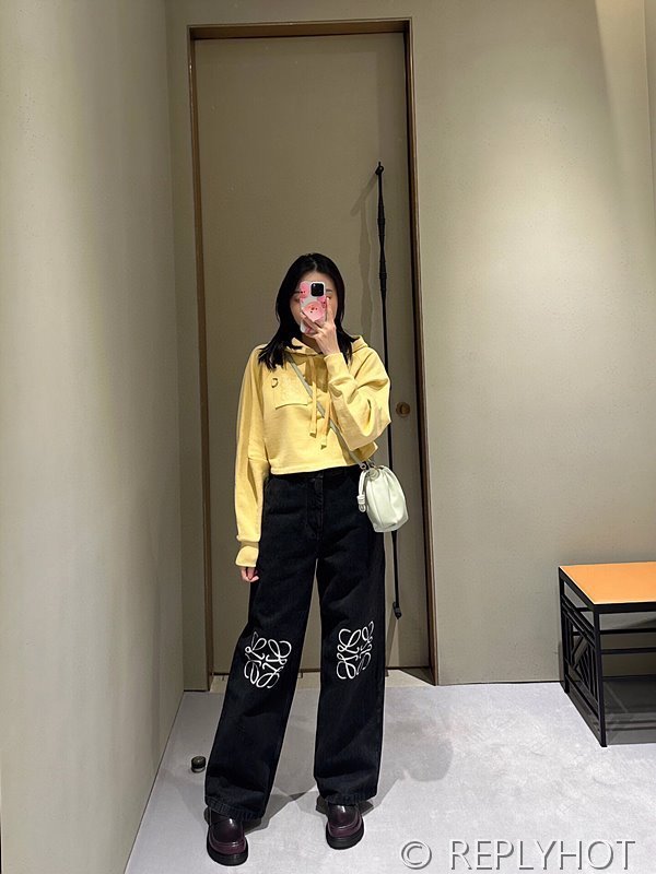 로에베 크롭 후드티 [매장가 240만원대]