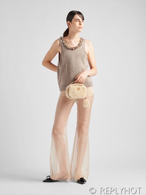 프라다 넥라인 포인트 나시 [매장가 280만원대]