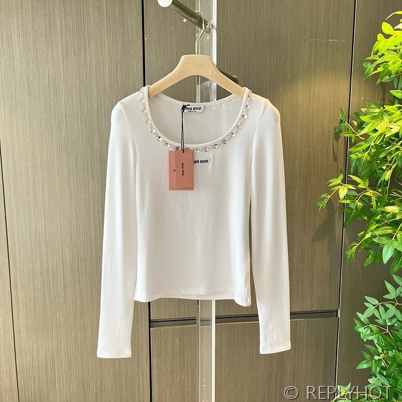 미우미우 넥라인 포인트 긴팔 [매장가 240만원대]