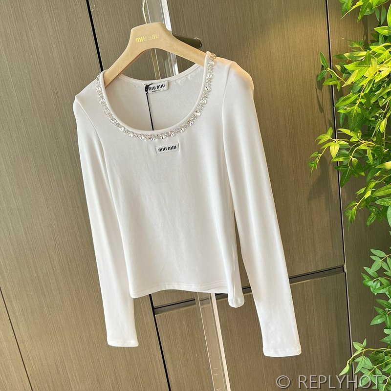 미우미우 넥라인 포인트 긴팔 [매장가 240만원대]