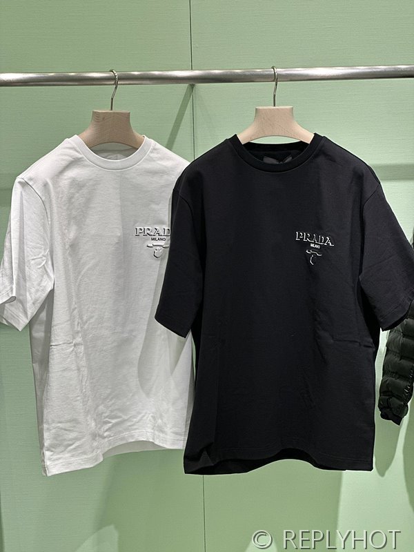 프라다 입체 프린트 반팔(남여공용) 2COLOR