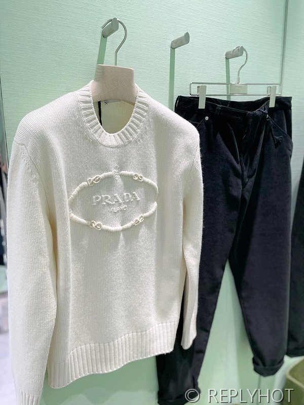 프라다 모노그램 자카드 캐시미어 스웨터