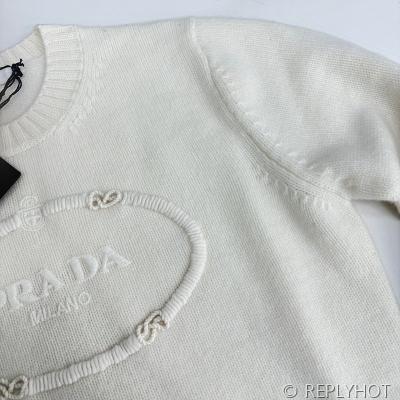 프라다 모노그램 자카드 캐시미어 스웨터