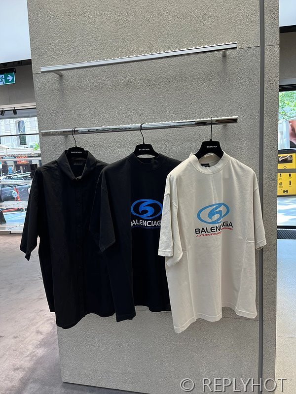 발렌시아가 서프 프린트 반팔(남여공용) 2COLOR