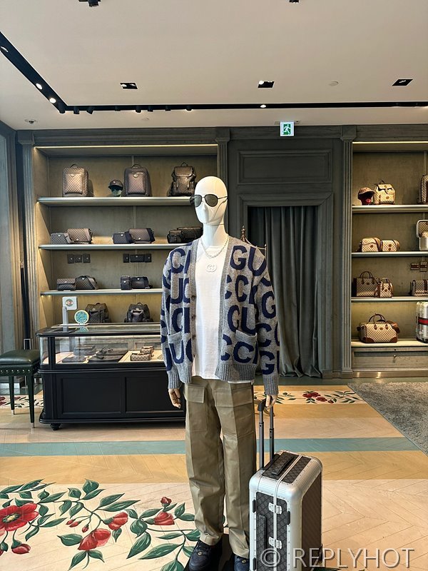 구찌 레터링 울 가디건(남여공용)