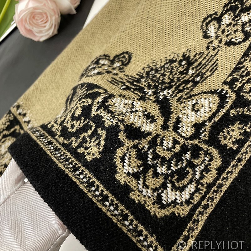 디올 크리스찬디올 가디건 [매장가 500만원대]