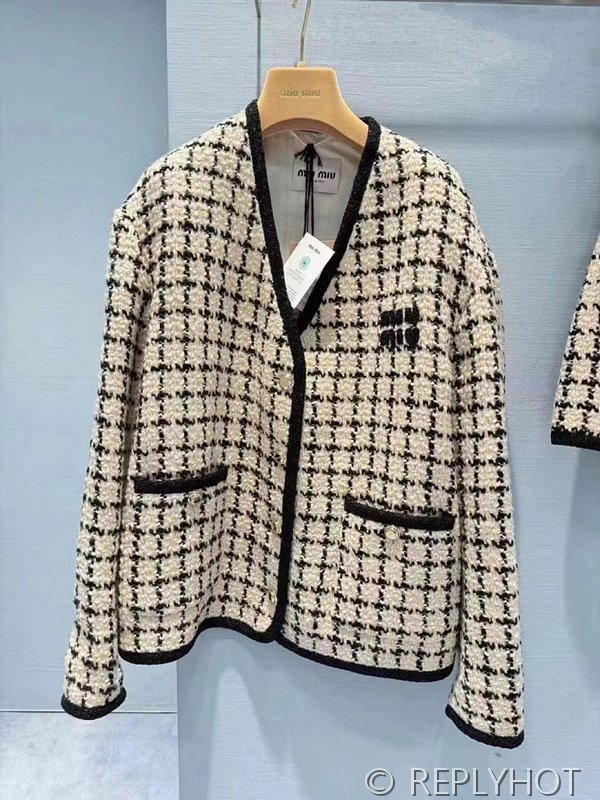 미우미우 브이넥 레트로 체크 울 소프트 트위드 재킷 [매장가 400만원대]