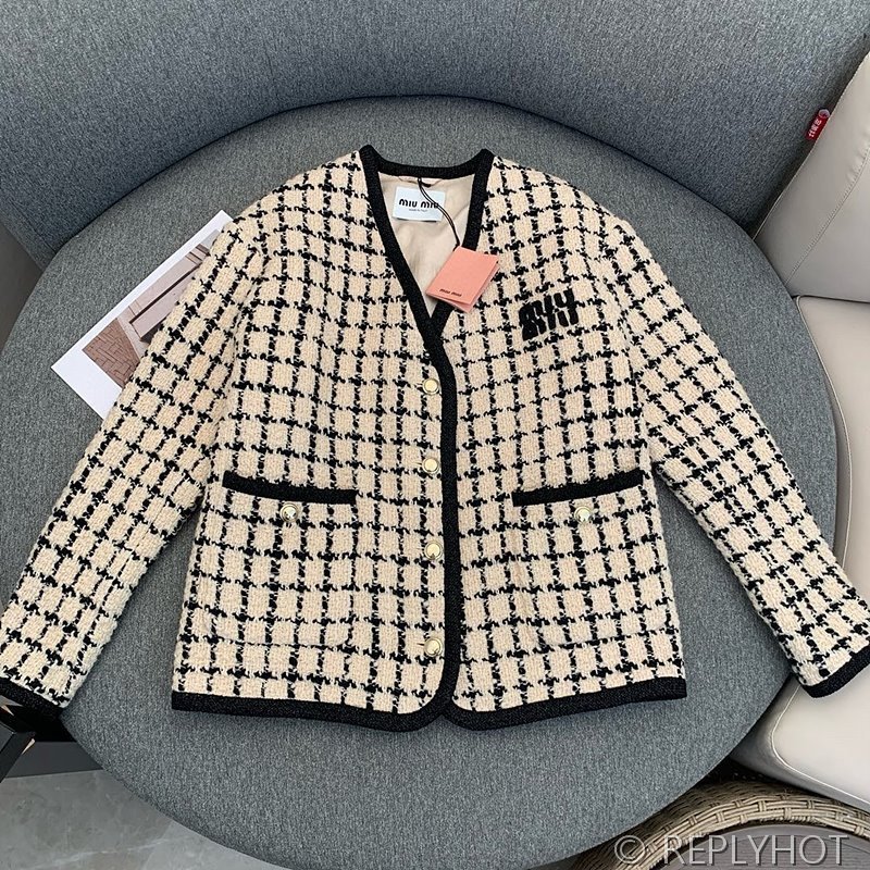 미우미우 브이넥 레트로 체크 울 소프트 트위드 재킷 [매장가 400만원대]