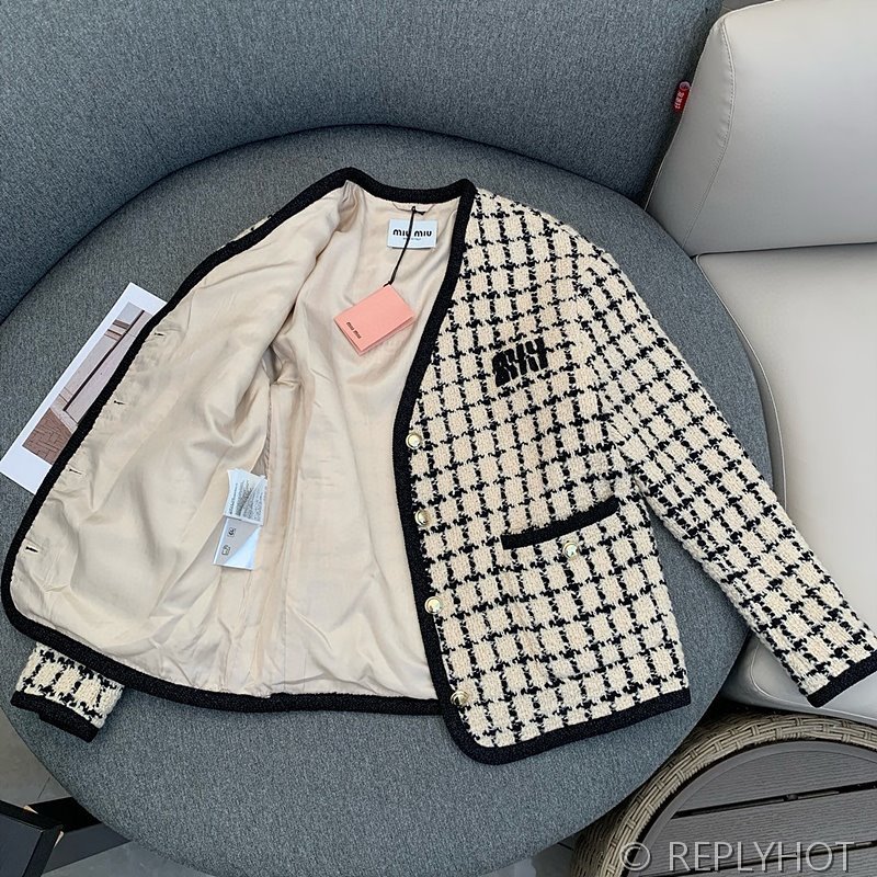 미우미우 브이넥 레트로 체크 울 소프트 트위드 재킷 [매장가 400만원대]