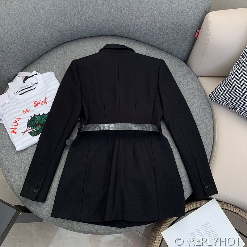 생로랑 울 저지 소재의 SAHARIENNE 재킷(벨트포함)[매장가 440만원대]