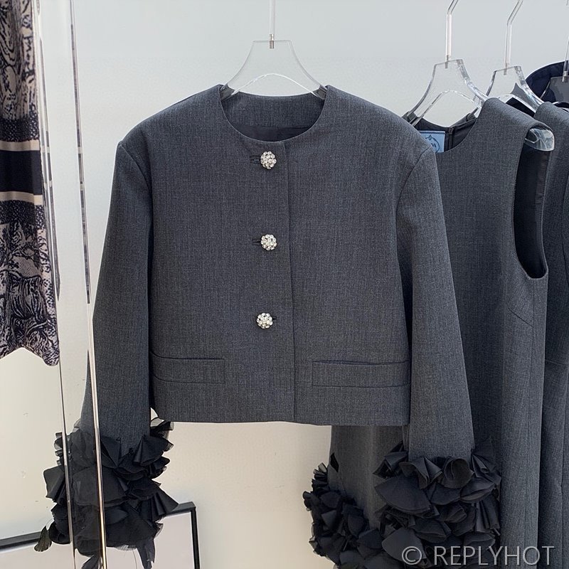 프라다 깃털 장식 싱글브레스트 울 재킷 [매장가 820만원대]