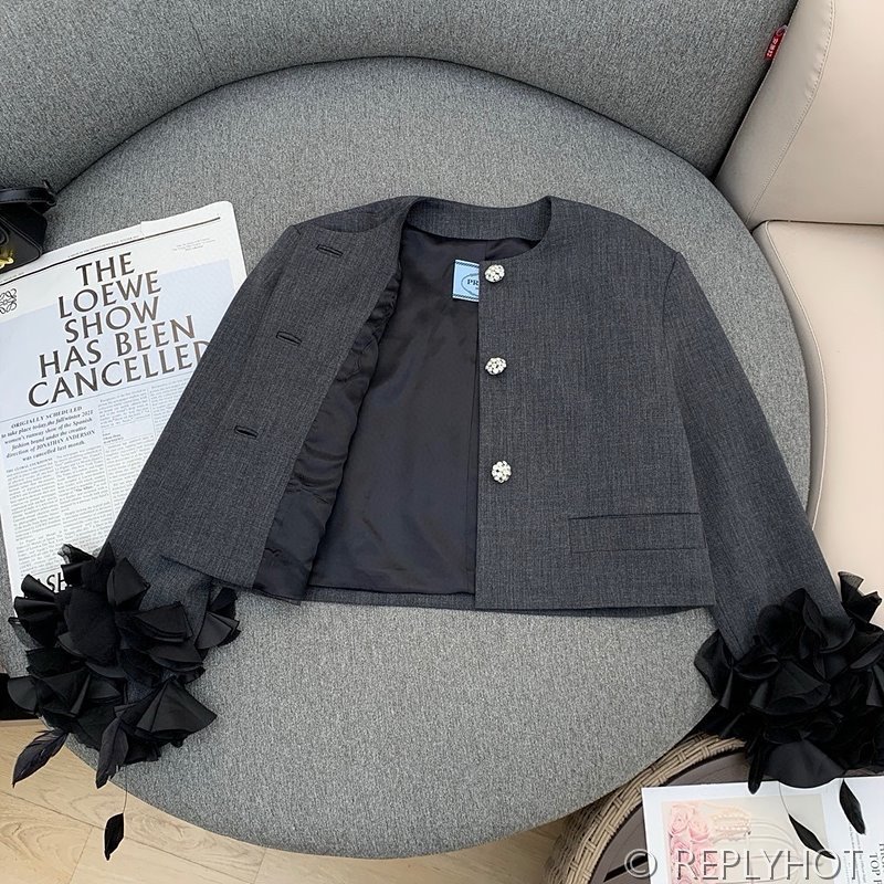 프라다 깃털 장식 싱글브레스트 울 재킷 [매장가 820만원대]