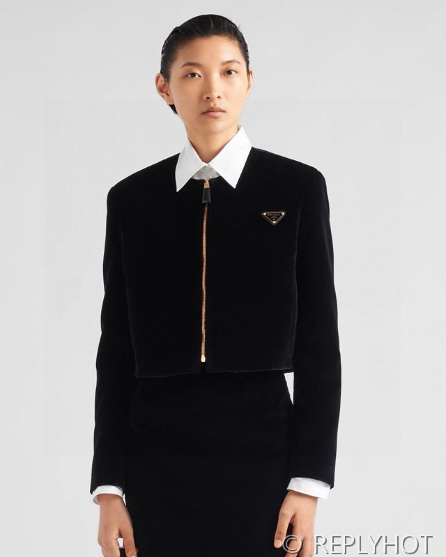프라다 트라이앵글 로고 벨벳 재킷 [매장가 660만원대]