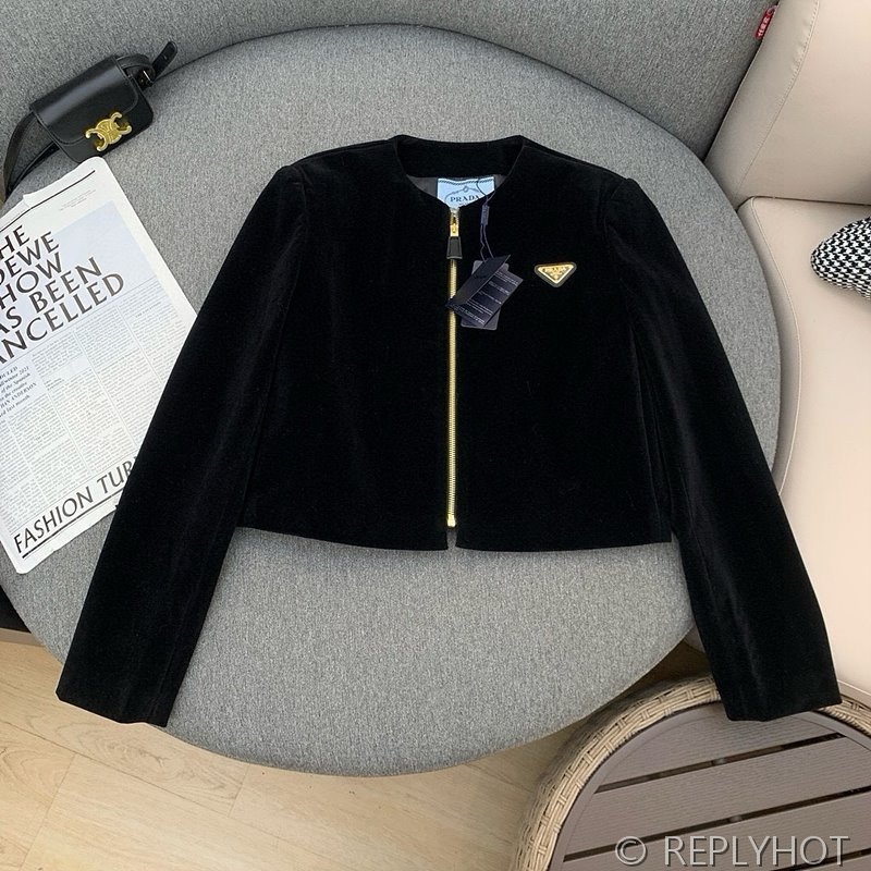 프라다 트라이앵글 로고 벨벳 재킷 [매장가 660만원대]