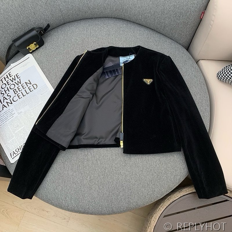 프라다 트라이앵글 로고 벨벳 재킷 [매장가 660만원대]