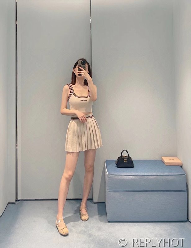 미우미우 플리츠 스커트