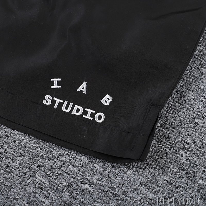 IAB 스튜디오 우븐 쇼츠 반바지 / 블랙